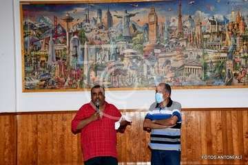 Presentanción en la sede del colectivo vecinal de Jiámar del puzzle más grande del mundo, montado por Tomás Torres/Antonio Alí.